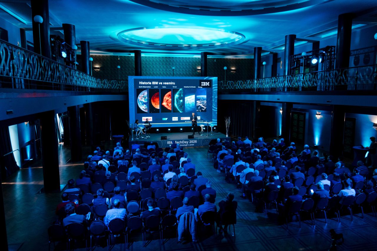 Aleš Svoboda speaking on stage